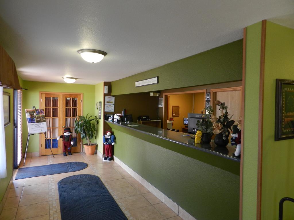Baymont By Wyndham Dubuque Hotel Exterior photo